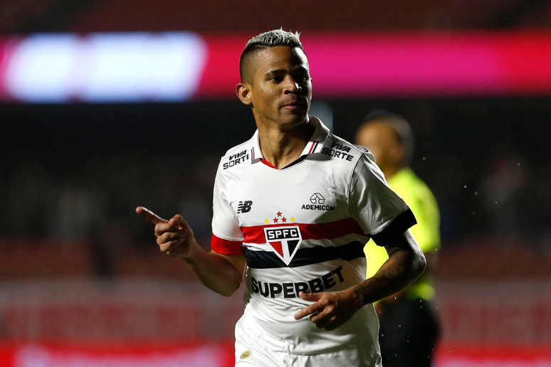 Erick em vitória do São Paulo contra o Vitória 