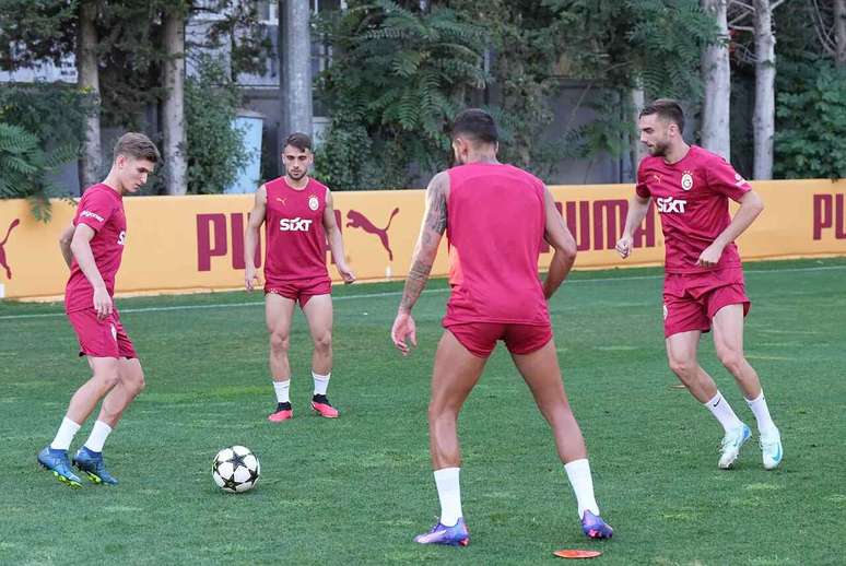 Jogadores do Galatasaray durante treinamento da equipe –