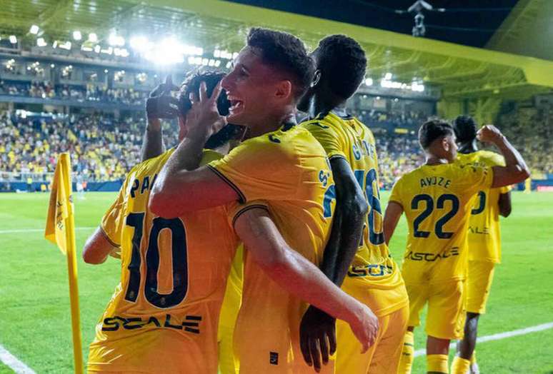 Jogadores do Villarreal comemoram um dos gols da vitória sobre o Celta de Vigo –