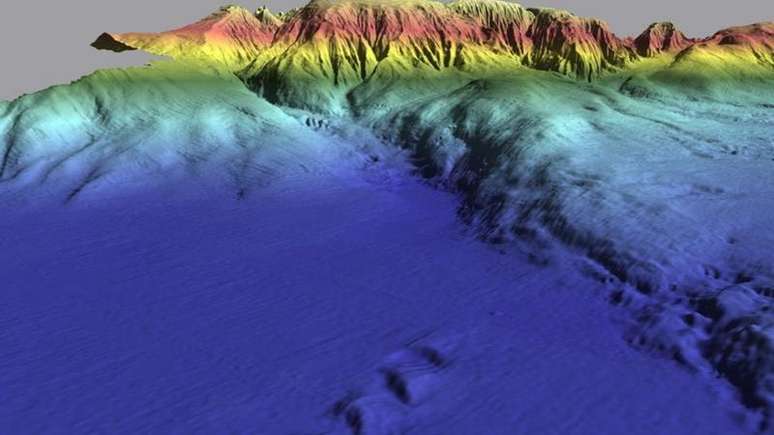 A zona colorida em azul é a Planície Abissal da Ferradura, abaixo da qual foi encontrada a anomalia nas placas tectônicas