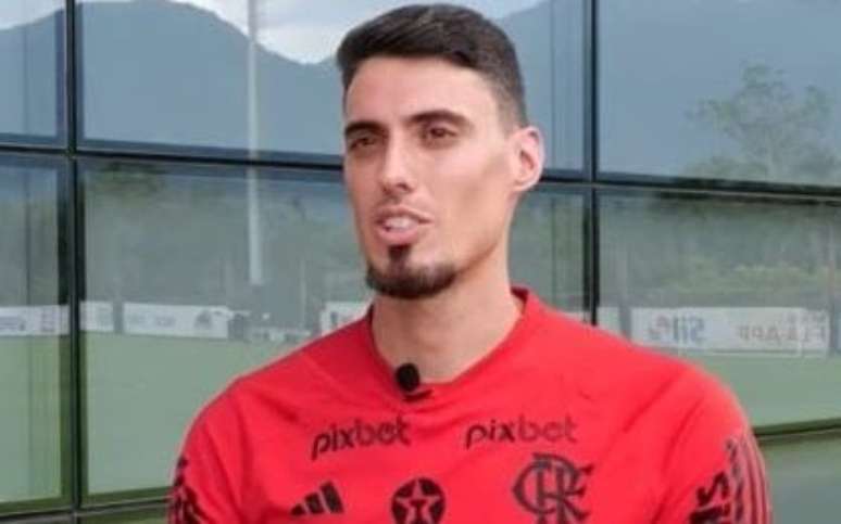 Filho de Tite e auxiliar técnico, Matheus Bachi comandou o Flamengo diante do Bragantino