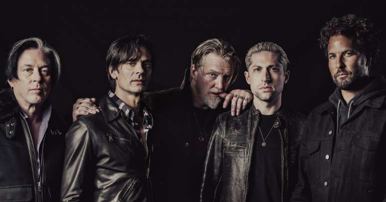 Por que Queens of the Stone Age cancelou shows de 2024