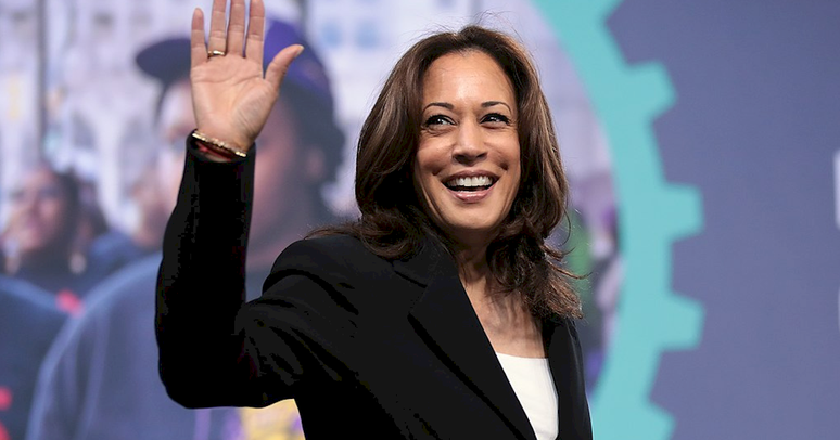 Kamala Harris surpreende em discurso ao citar música de famoso trio de rap