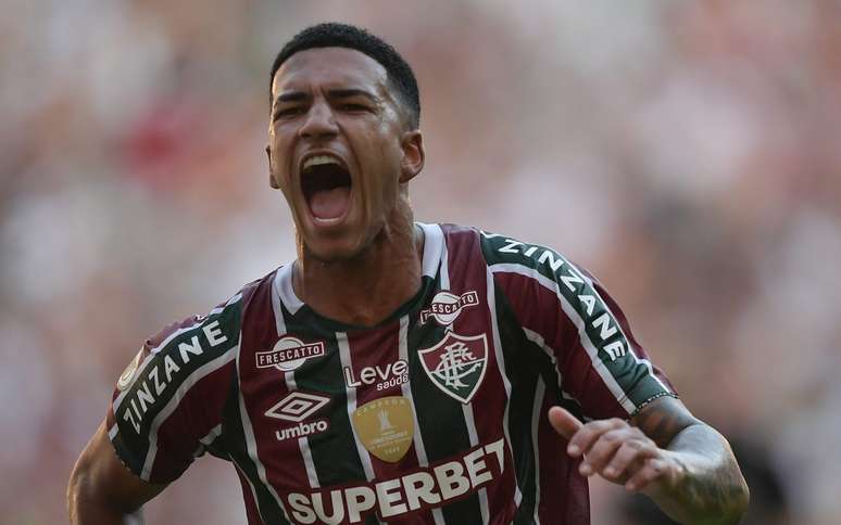 Kauã Elias, em ação pelo Fluminense