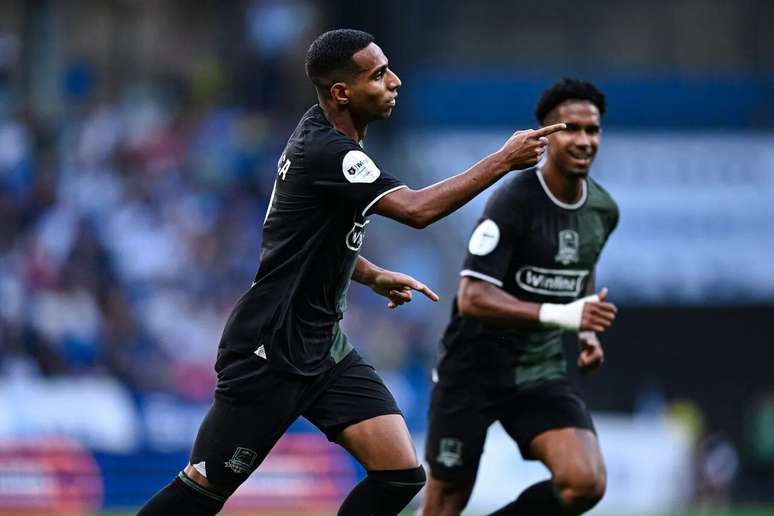 Victor S&aacute;, ex-botafogo, &eacute; decisivo em cl&aacute;ssico &ndash;