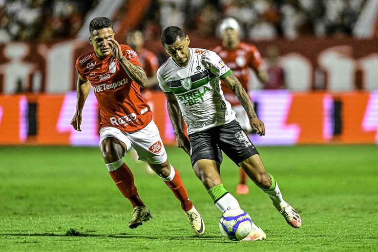 Vila Nova e América-MG mediram forças no OBA, neste domingo –