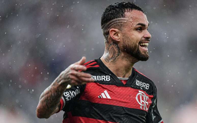 Michael fez boa estreia pelo Flamengo e foi elogiado por Matheus Bachi