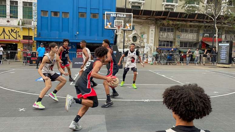 Evento que promoveu o NBB Trio aconteceu em três quadras do Vale do Anhangabaú, em São Paulo.