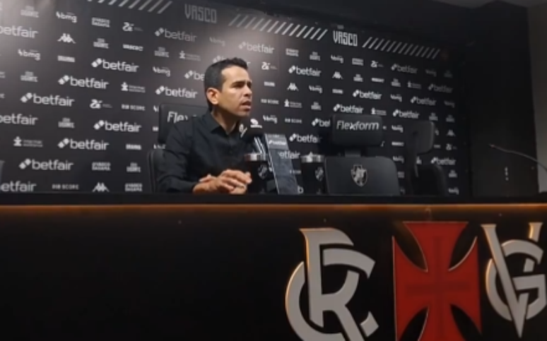 Dirigente do Vasco se desculpou com o Athletico durante entrevista coletiva