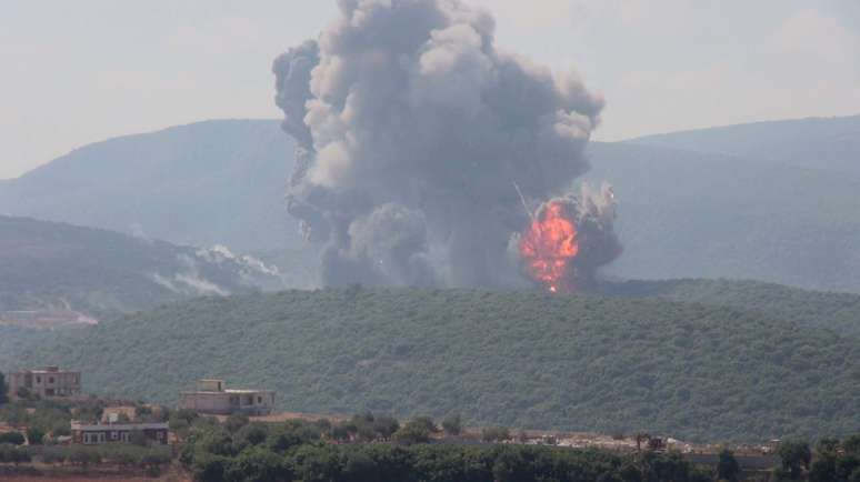 Explosão durante ataque de Israel ao sul do Líbano no domingo