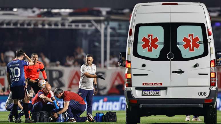 O zagueiro Juan Izquierdo desmaiou durante o jogo entre São Paulo e Nacional e morreu na terça-feira (27)