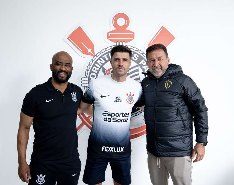 Corinthians confirma a contratação de atacante europeu por duas temporadas. 