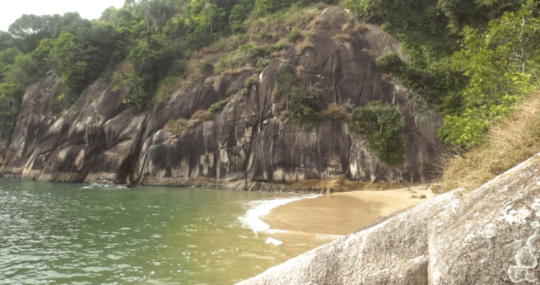 Morro dos limões, na Baía de Santos.