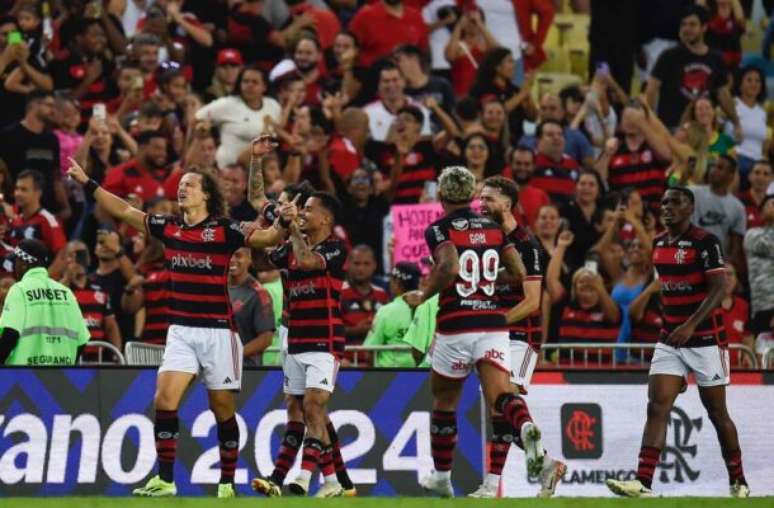 Jogadores comemorando gol contra o Bahia –