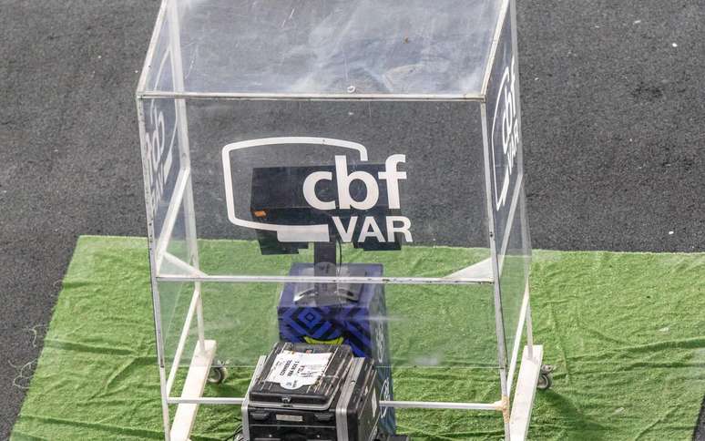 VAR pode sofrer mudanças no mundo do futebol