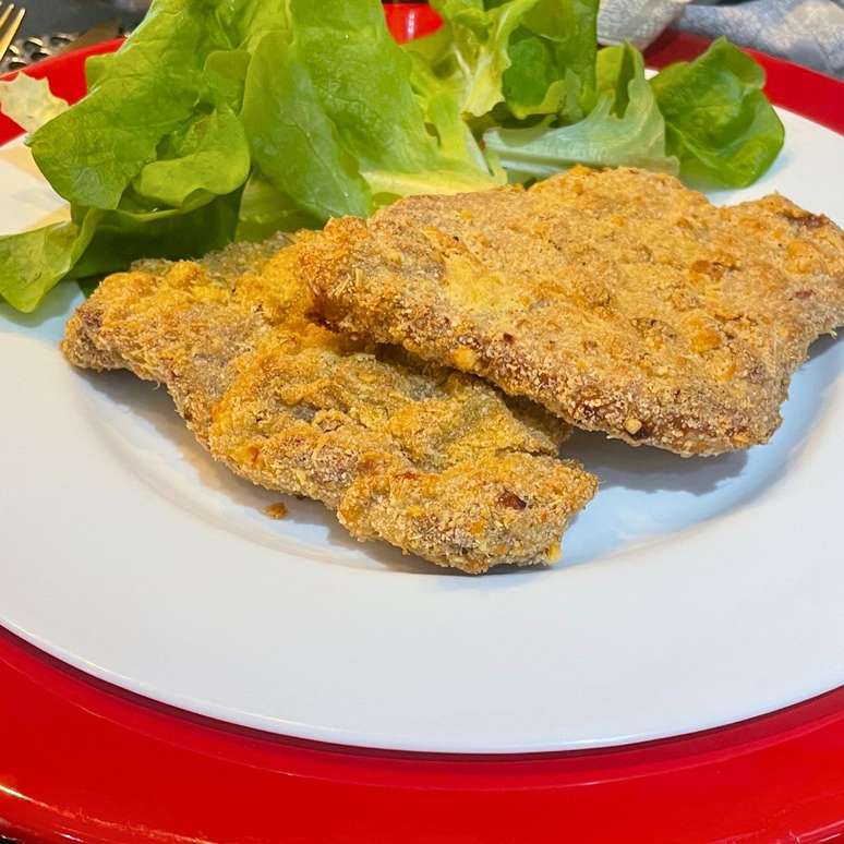 BIFE DE COPA-LOMBO À MILANESA SEM TRIGO E SEM FRITAR