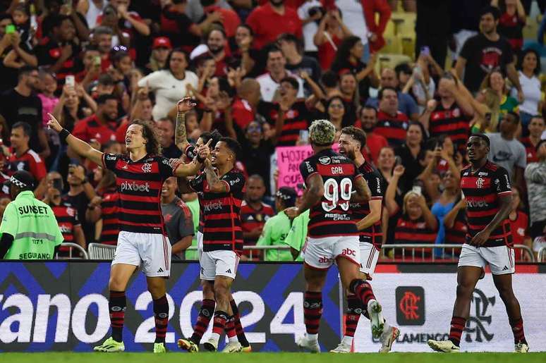 Jogadores comemorando gol contra o Bahia –