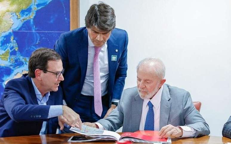 Eduardo Paes, Pedro Paulo e Lula em reunião