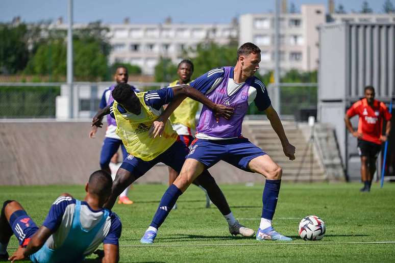 Jogadores do Lyon durante treinamento da equipe –