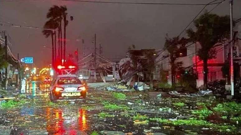 Tufão Shanshan causas s[erios transtornos na cidade de Miyazaki, ilha de Kyushu