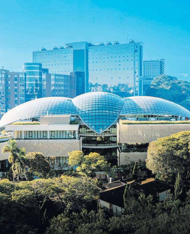 Centro Einstein, executado pela Racional Engenharia em parceria com o Safdie Architects, foi o primeiro projeto no Brasil assinado pelo arquiteto israelense Moshe Safdie.