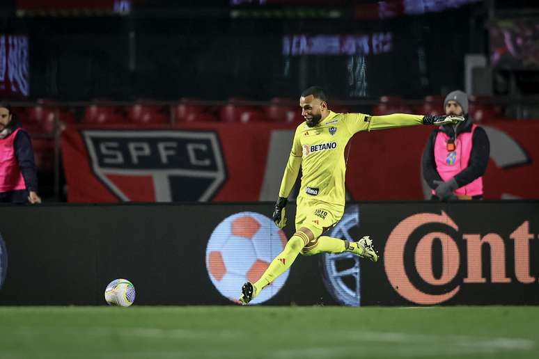 Em grande noite de Everson, Atlético vence o São Paulo pela Copa do Brasil.