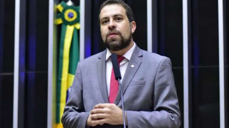 Guilherme Boulos afirma que vai processar Marçal após acusações falsas