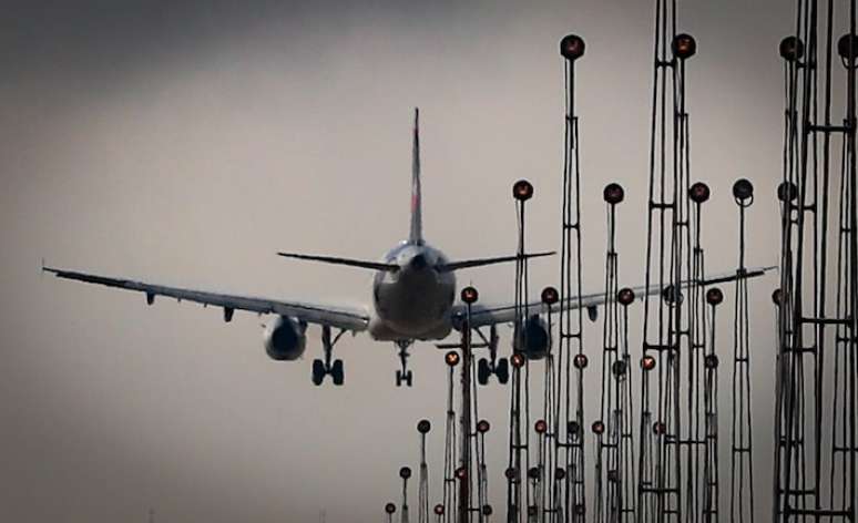 Falha no sistema de navegação do Aeroporto Internacional de Guarulhos afeta operações do terminal na manhã desta quinta-feira.