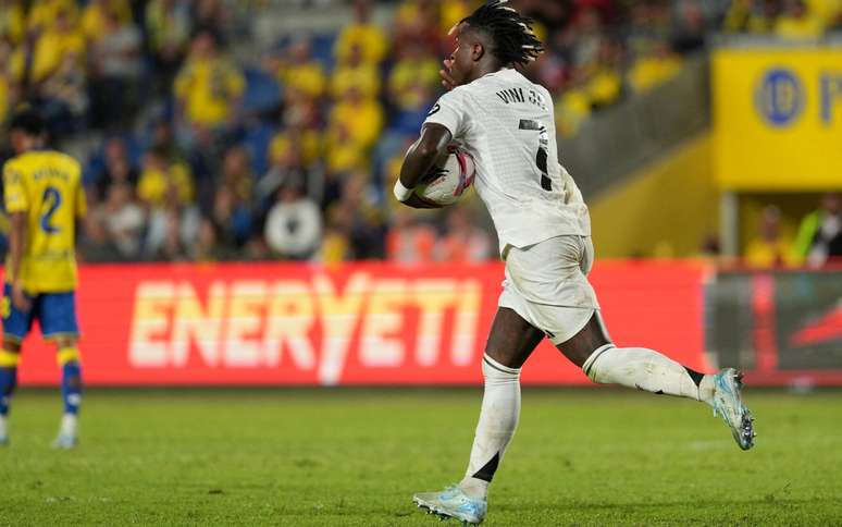 Vini Jr. celebra gol pelo Real Madrid diante do Las Palmas