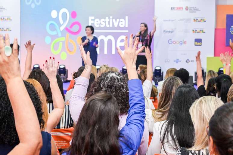 O evento terá mais de 100 nomes que vão palestrar sobre diversos temas, como inovação, conexão e inspiração.