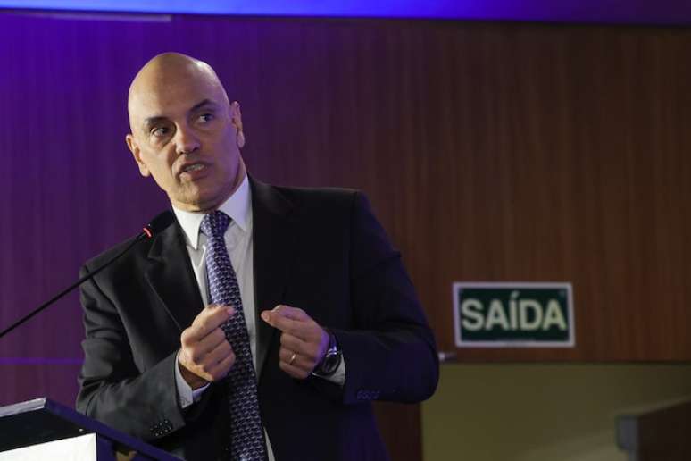 Ministro Alexandre de Moraes( STF), decreta suspensão da rede social X no Brasil