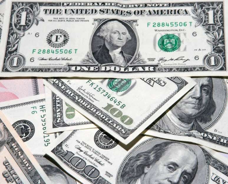 Dólar fechou esta quinta-feira cotado a R$ 5,62.