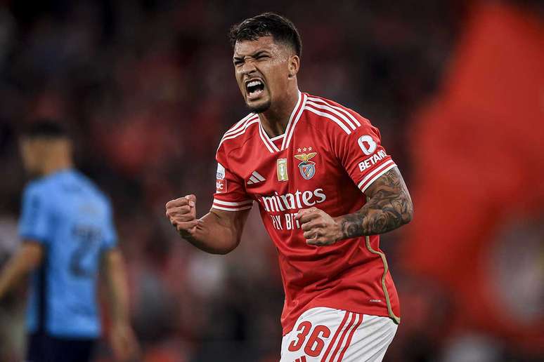 Marcos Leonardo em ação com a camisa do Benfica –