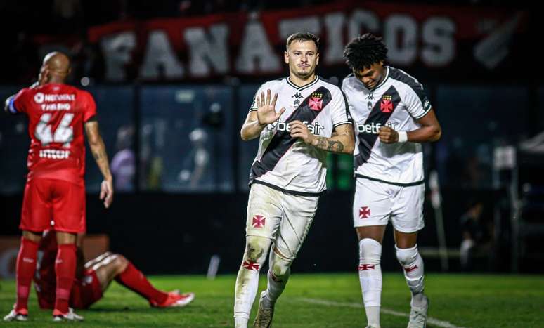 Volante marcou o gol da vitória do Vasco na partida de ida das quartas da Copa do Brasil 