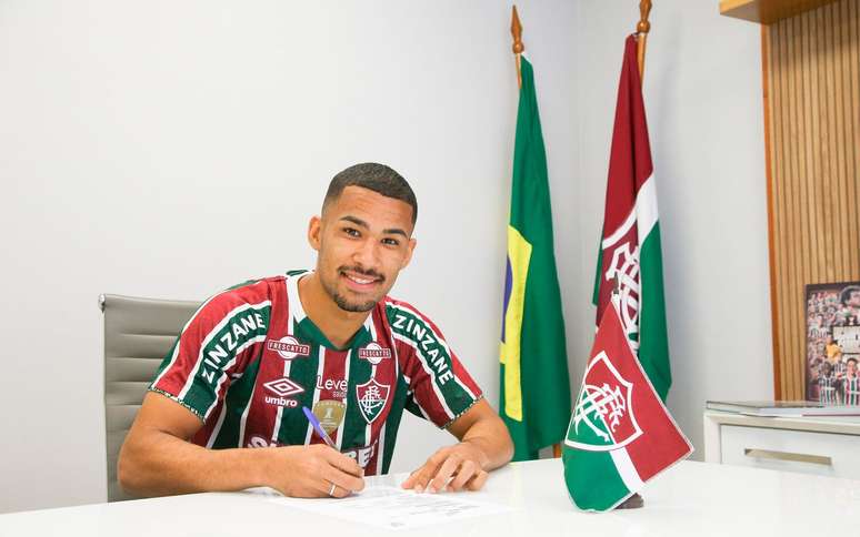 Victor Hugo foi anunciado pelo Fluminense por empréstimo até junho de 2025