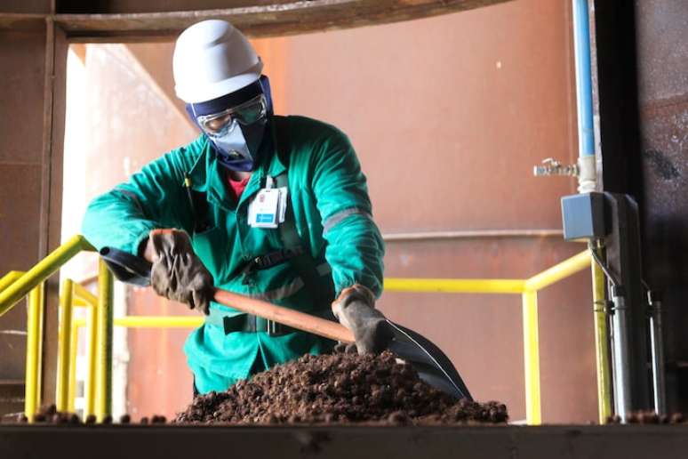 Votorantim Cimentos: uso do caroço de açaí como combustível para forno de produção de cimento na unidade Primavera (PA)