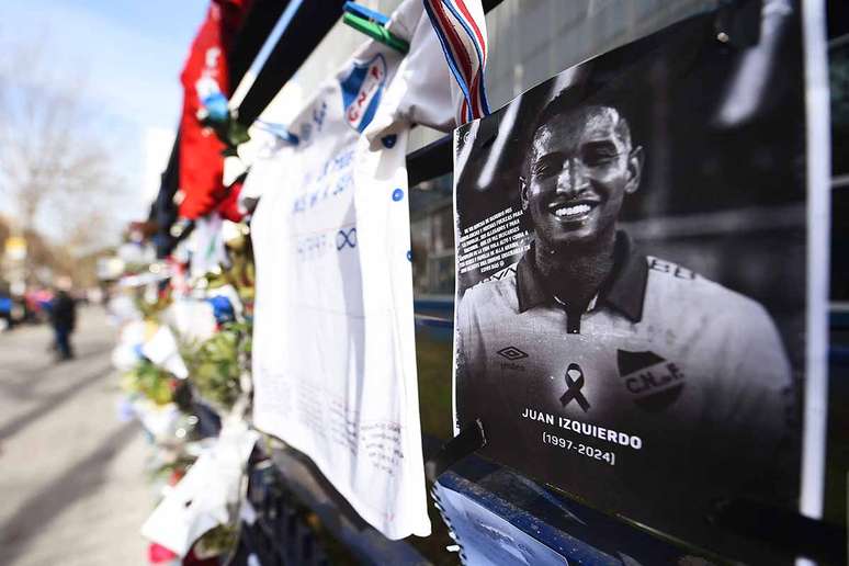 Jogadores do São Paulo se unem à multidão em velório de Juan Izquierdo –