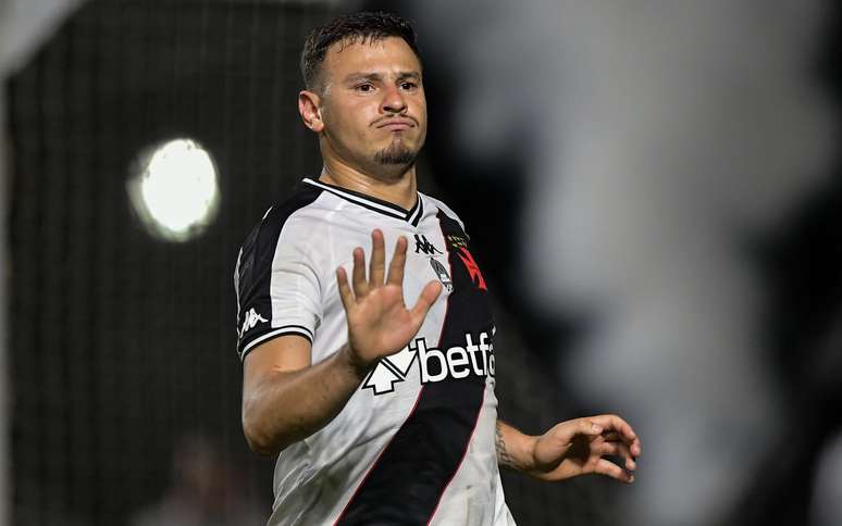 Vasco venceu o Athletico-PR de virada mais uma vez