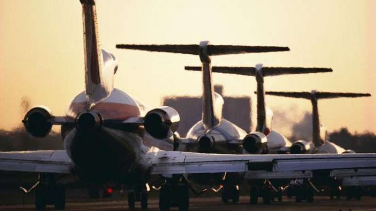 A decolagem de aviões pode gerar um barulho duas vezes superior ao limite do considerado saudável