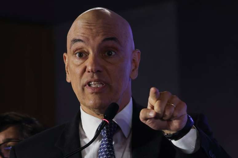 O ministro Alexandre de Moraes mandou bloquear o X no Brasil