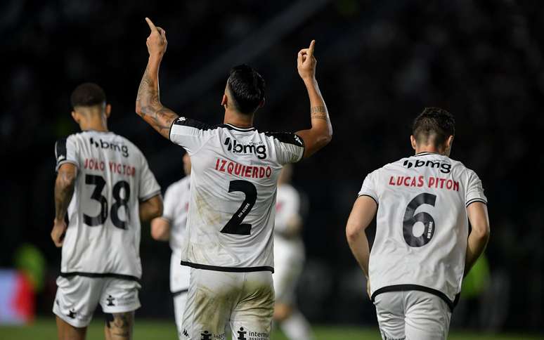 Puma Rodríguez dedicou o primeiro gol do Vasco sobre o Athletico-PR à Juan Izquierdo