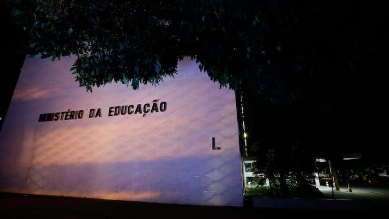 Até 31 de dezembro, o Ministério da Educação prevê a conclusão dos trabalhos que devem estabelecer os novos referenciais e o marco regulatório para a oferta de cursos de graduação EAD