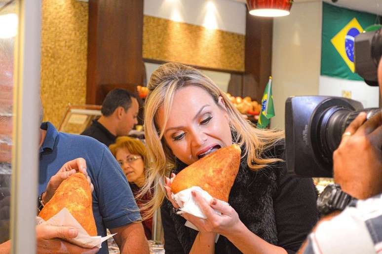 Eliana já experimentou a coxinha de 1kg da Panetteria ZN
