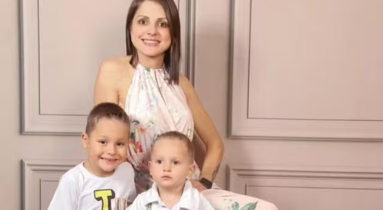 Edinéia Telles e os filhos, de 2 e 4 anos