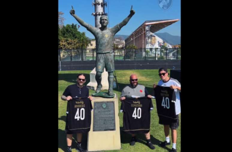 Banda Sepultura recebeu camisas do Vasco –