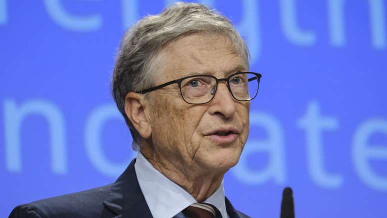 Bill Gates frequentemente utiliza sua plataforma para transmitir a importância da educação como um meio para superar barreiras econômicas