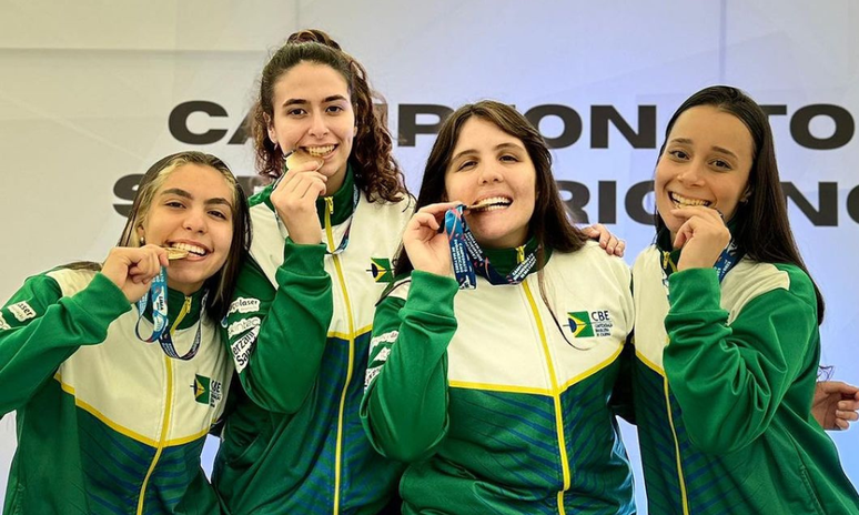 Equipe feminina de espada