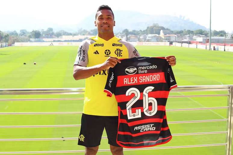 Alex Sandro com a camisa 26 no Ninho do Urubu neste sábado (31) –