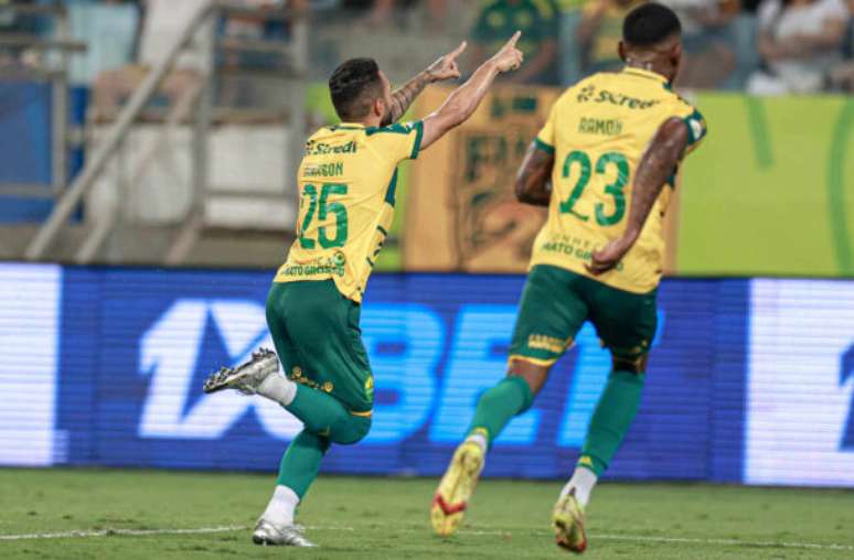 Clayson marcou belo gol, de falta, em vitória do Cuiabá sobre o Criciúma –