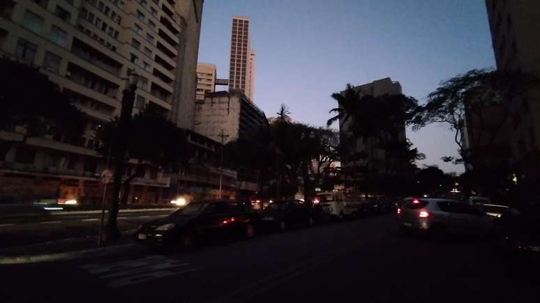 A região central de São Paulo registra falta de luz no início da noite deste sábado, 31 de agosto de 2024.